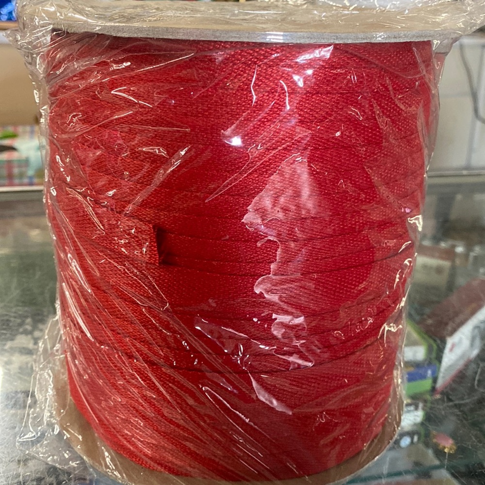 Red shoe string